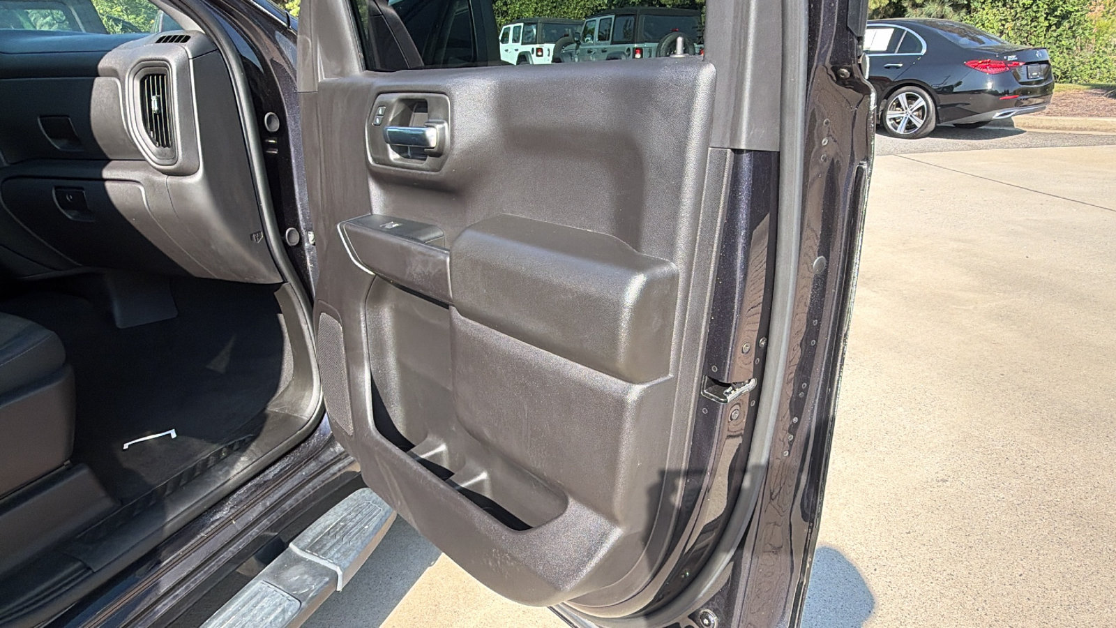 Used 2024 Chevrolet Silverado 1500 Custom Trail Boss w/ LPO, Dark Essentials Package AWD/4WD image 18
