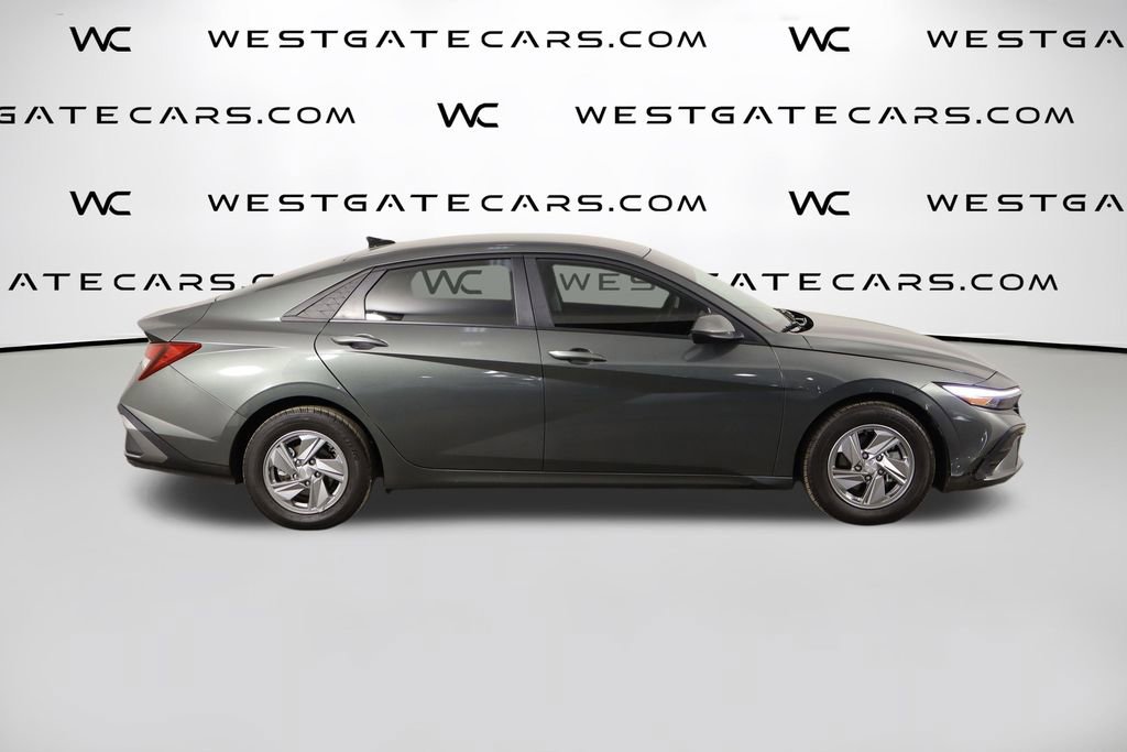 Used 2025 Hyundai Elantra SE FWD image 43
