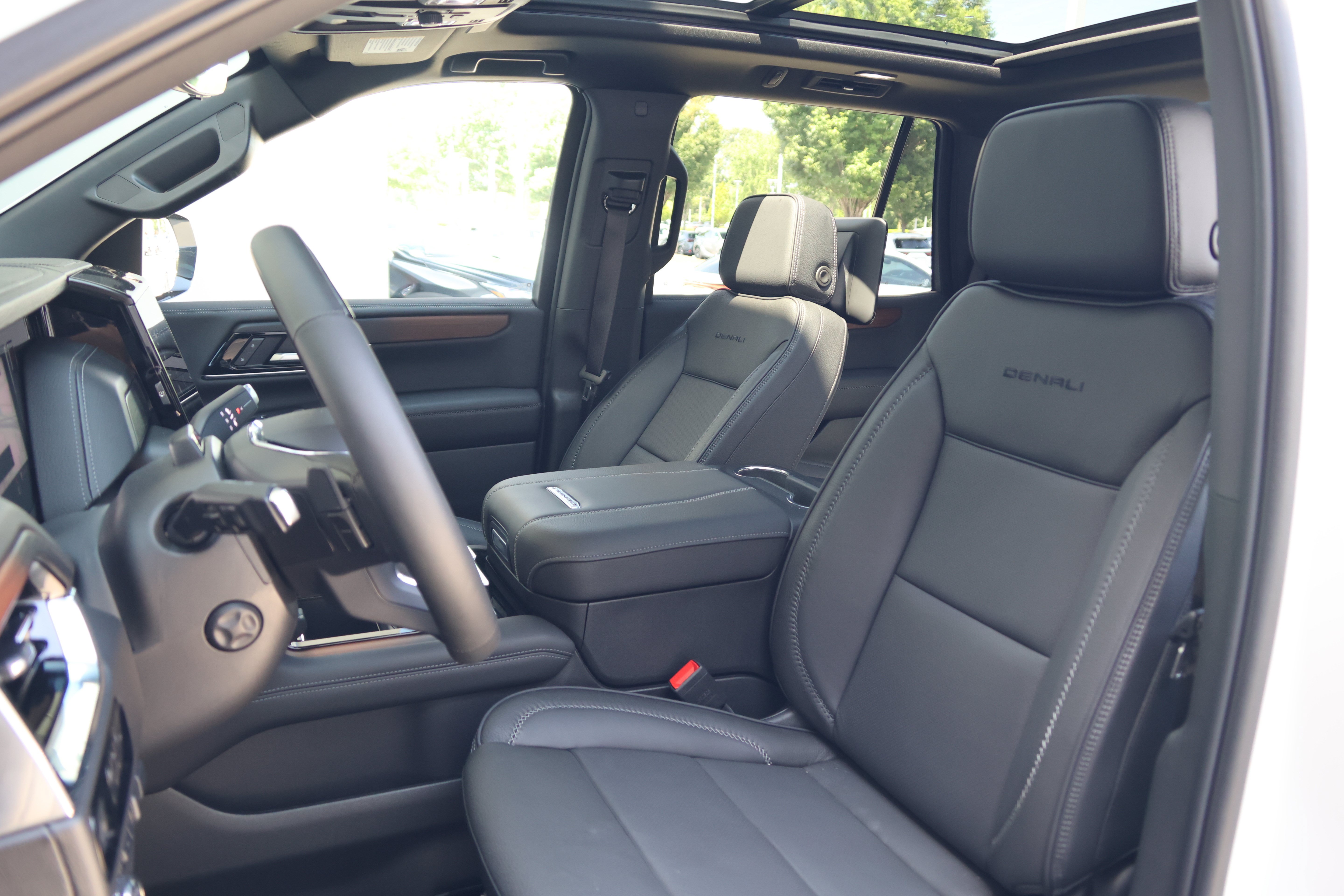 Used 2025 GMC Yukon Denali w/ Denali Reserve Package AWD/4WD image 33