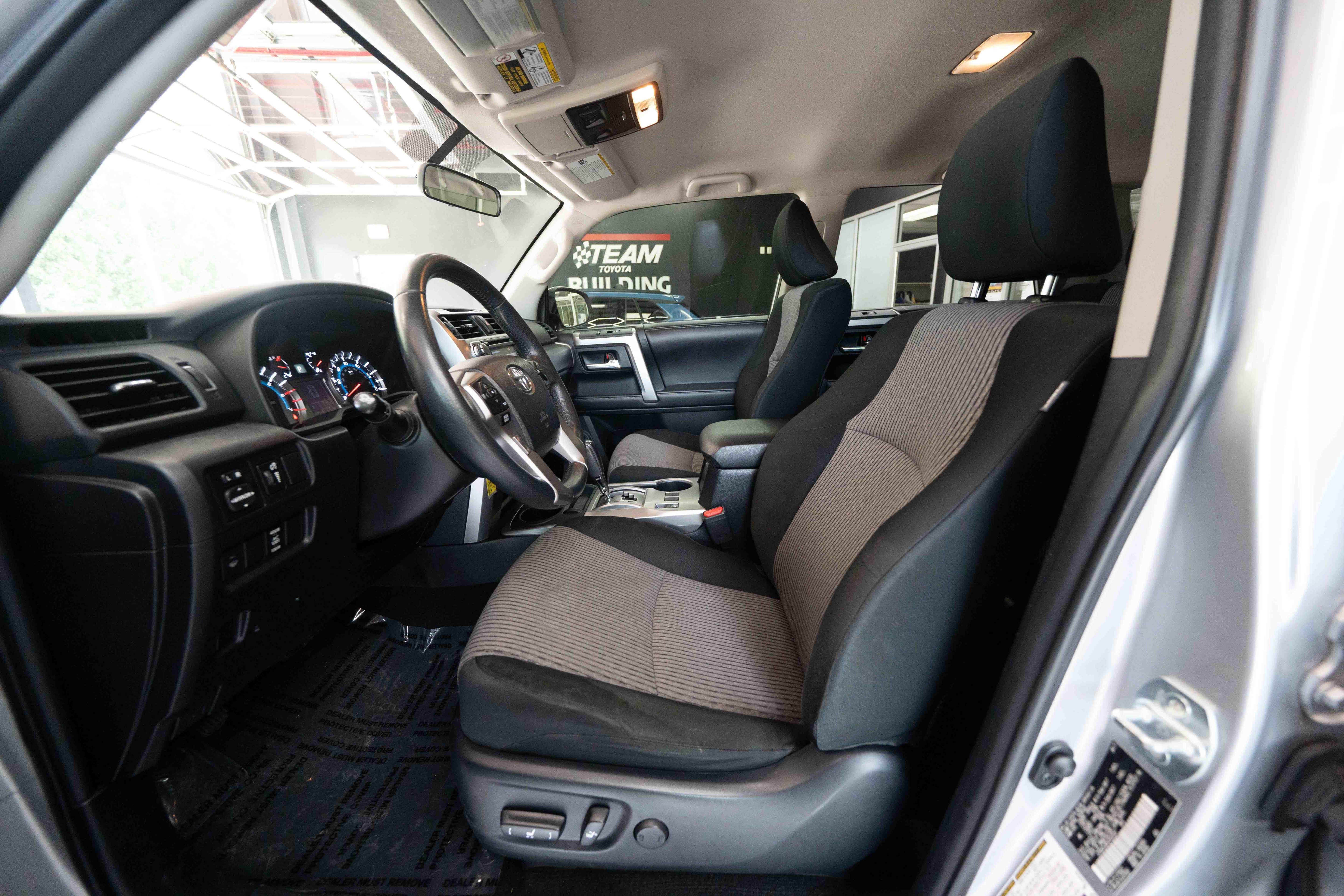 Used 2018 Toyota 4Runner SR5 AWD/4WD image 9