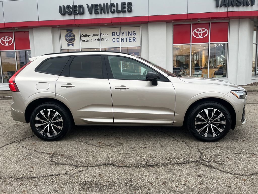 Used 2025 Volvo XC60 B5 Plus image 6