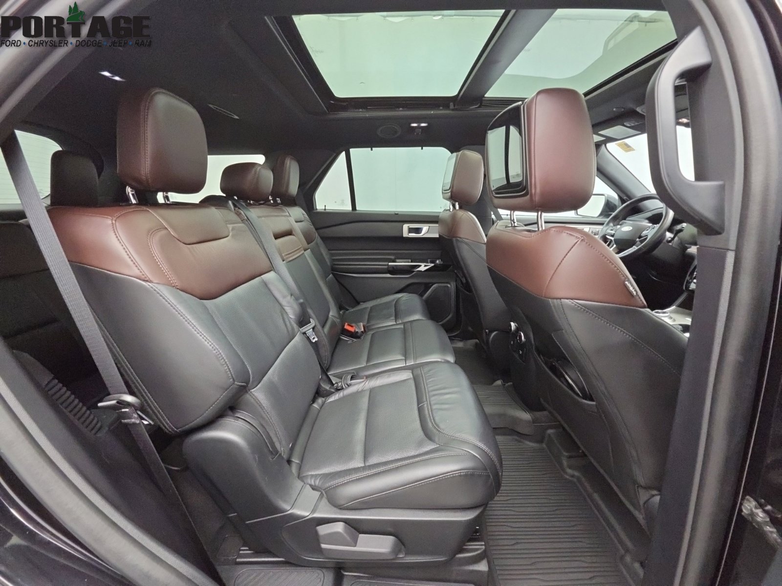 Used 2022 Ford Explorer Platinum w/ Class IV Trailer Tow Package AWD/4WD image 45