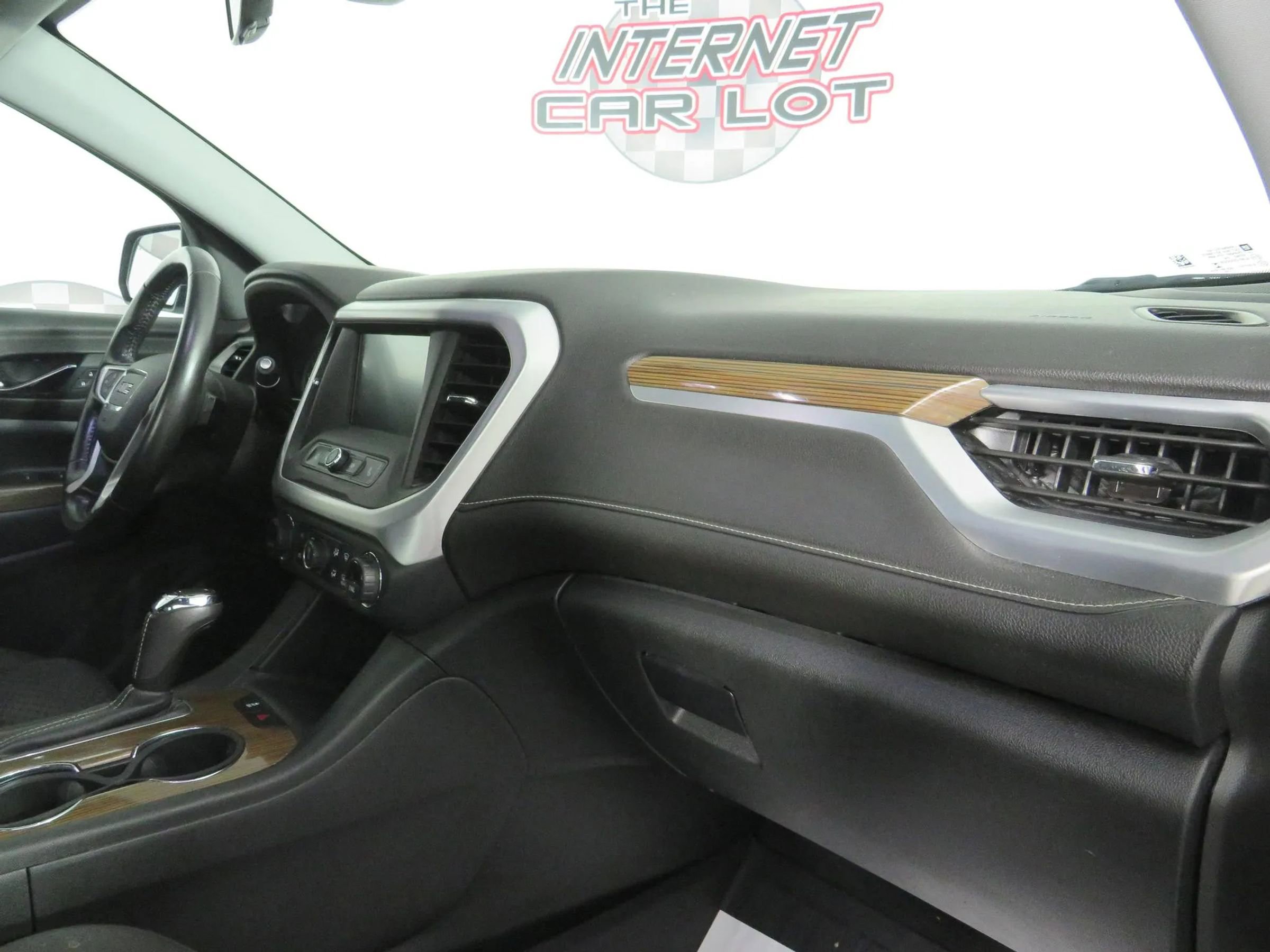 Used 2019 GMC Acadia SLE w/ LPO, Floor Liner Package image 12