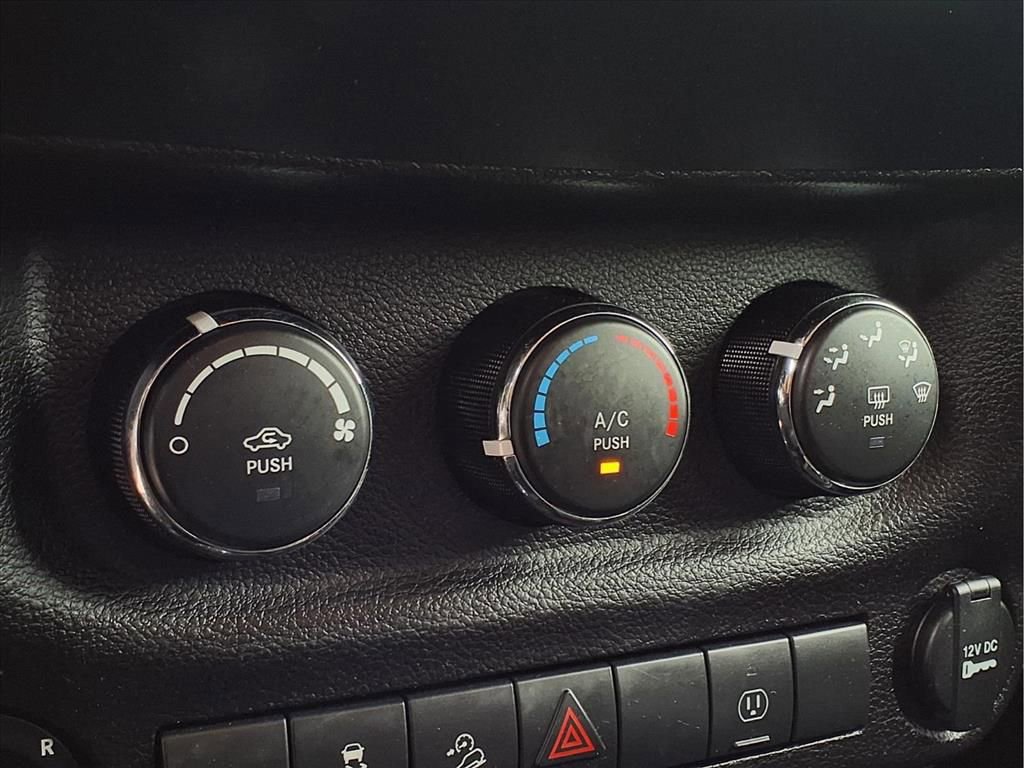 Used 2018 Jeep Wrangler Rubicon w/ Power Convenience Group AWD/4WD image 18