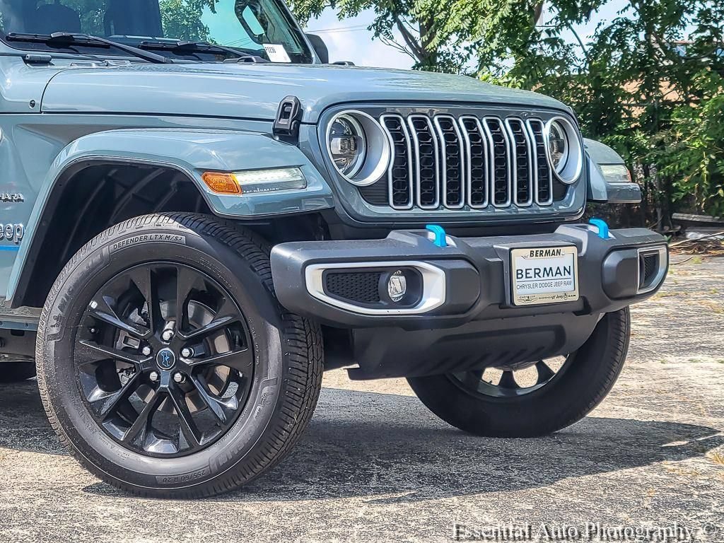 Used 2024 Jeep Wrangler Unlimited Sahara AWD/4WD image 4
