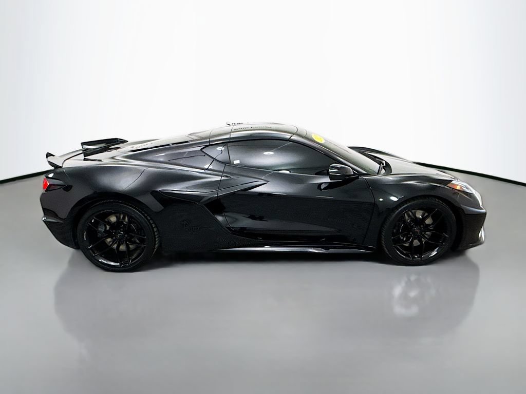 Used 2025 Chevrolet Corvette Z06 RWD image 8