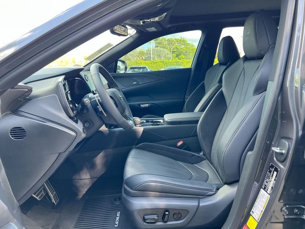 Certified 2025 Lexus RX 500h F Sport w/ Convenience Package image 12