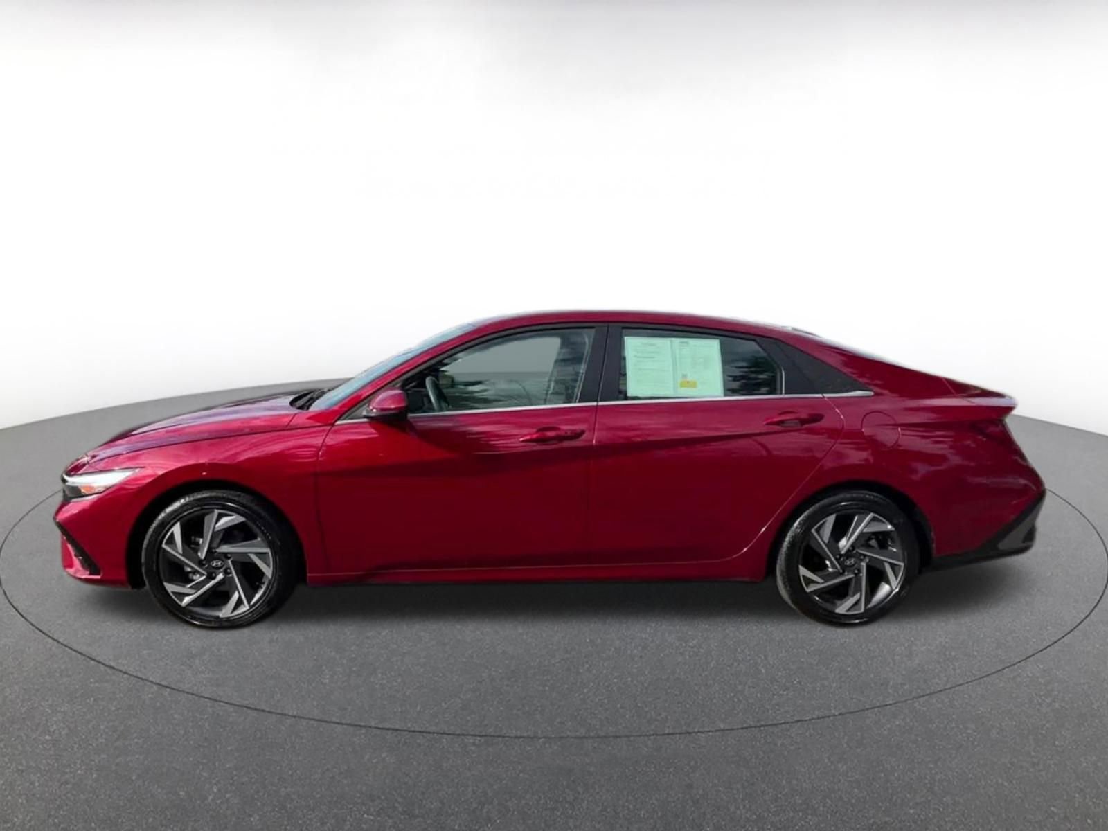 Used 2025 Hyundai Elantra SEL FWD image 9