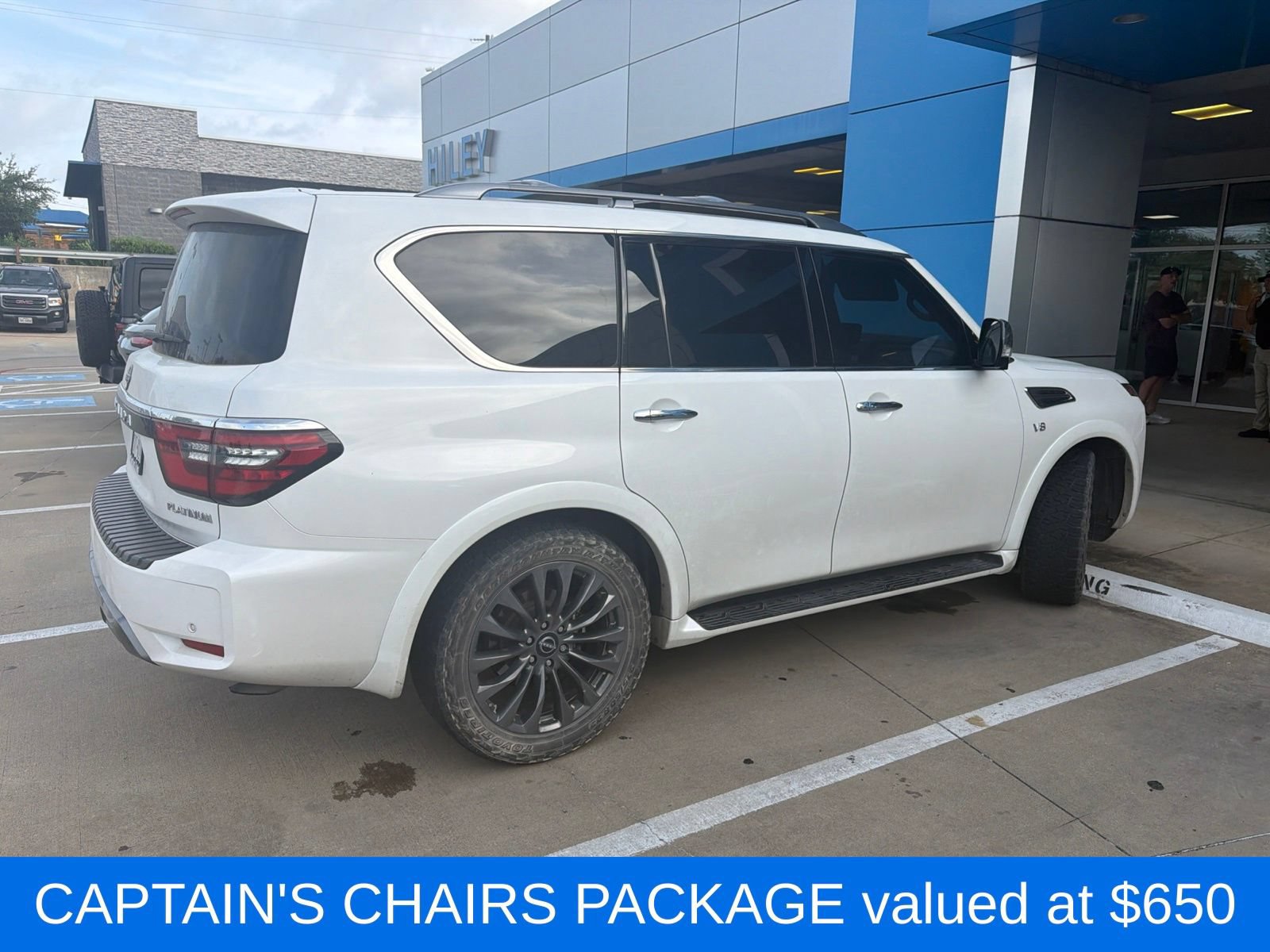 Used 2021 Nissan Armada Platinum w/ Captain's Chairs Package RWD image 3