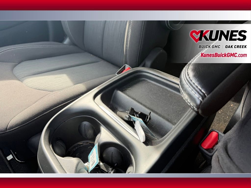 Used 2023 Chrysler Pacifica Touring FWD image 18