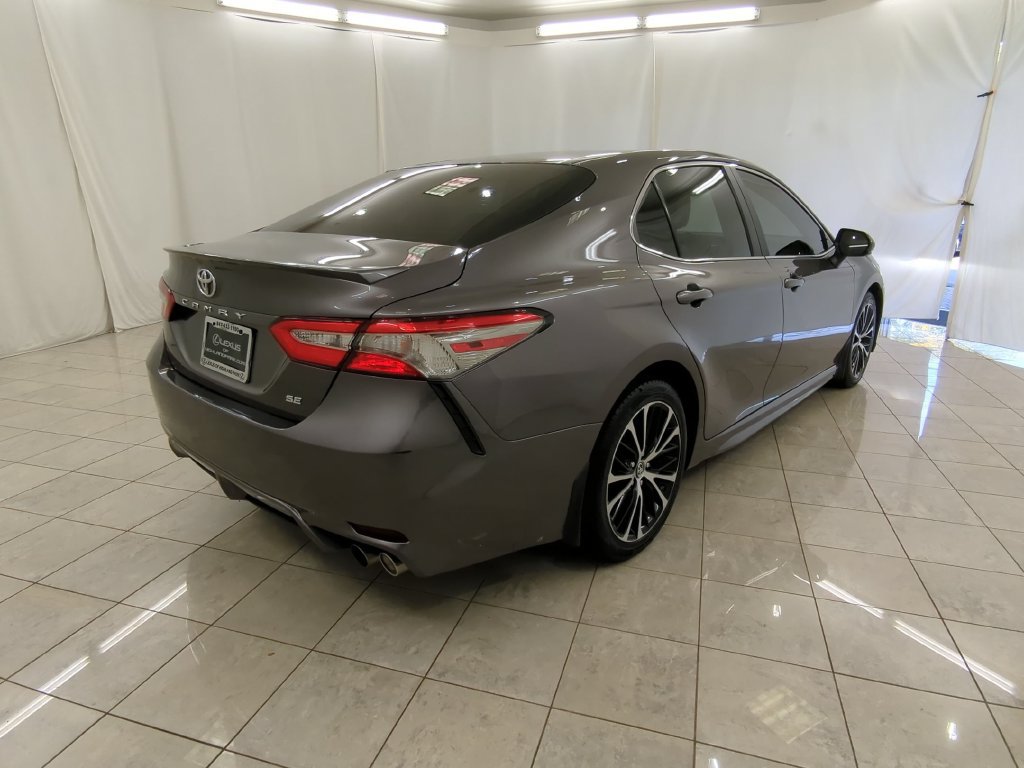 Used 2018 Toyota Camry SE w/ Moonroof Package FWD image 9