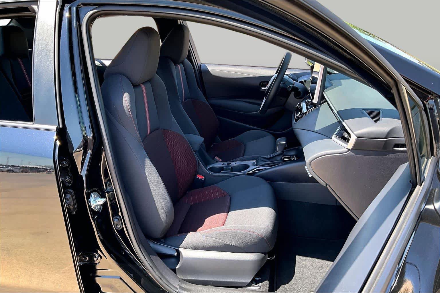 Used 2026 Toyota Corolla SE w/ SE Package FWD image 9