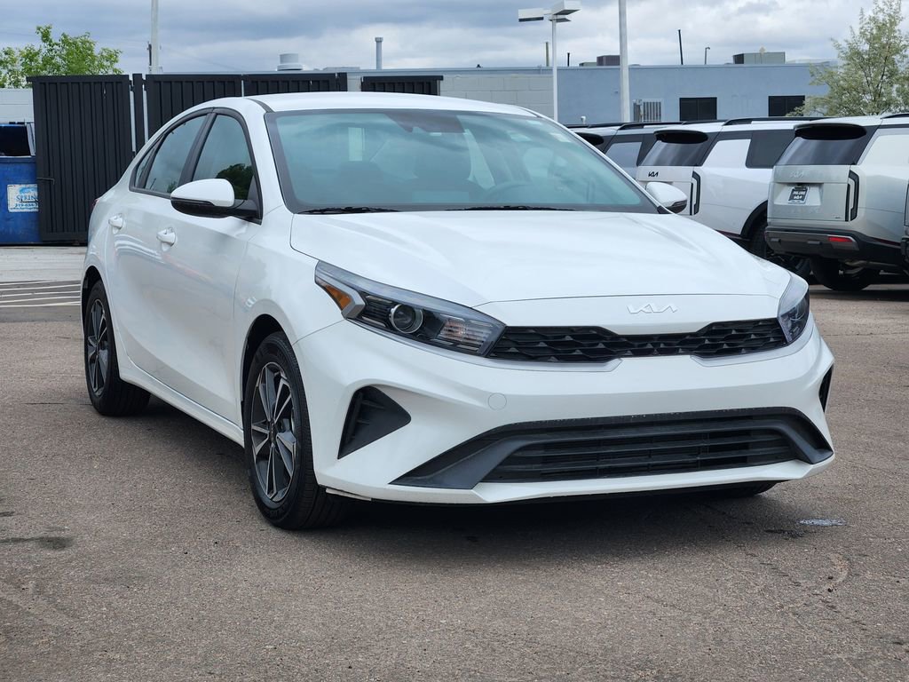 Used 2024 Kia Forte LXS w/ LXS Technology Package FWD image 3