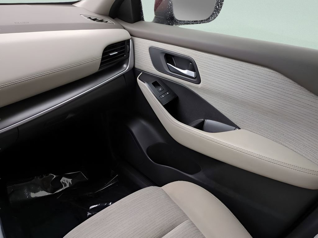 Certified 2022 Nissan Rogue SV image 17