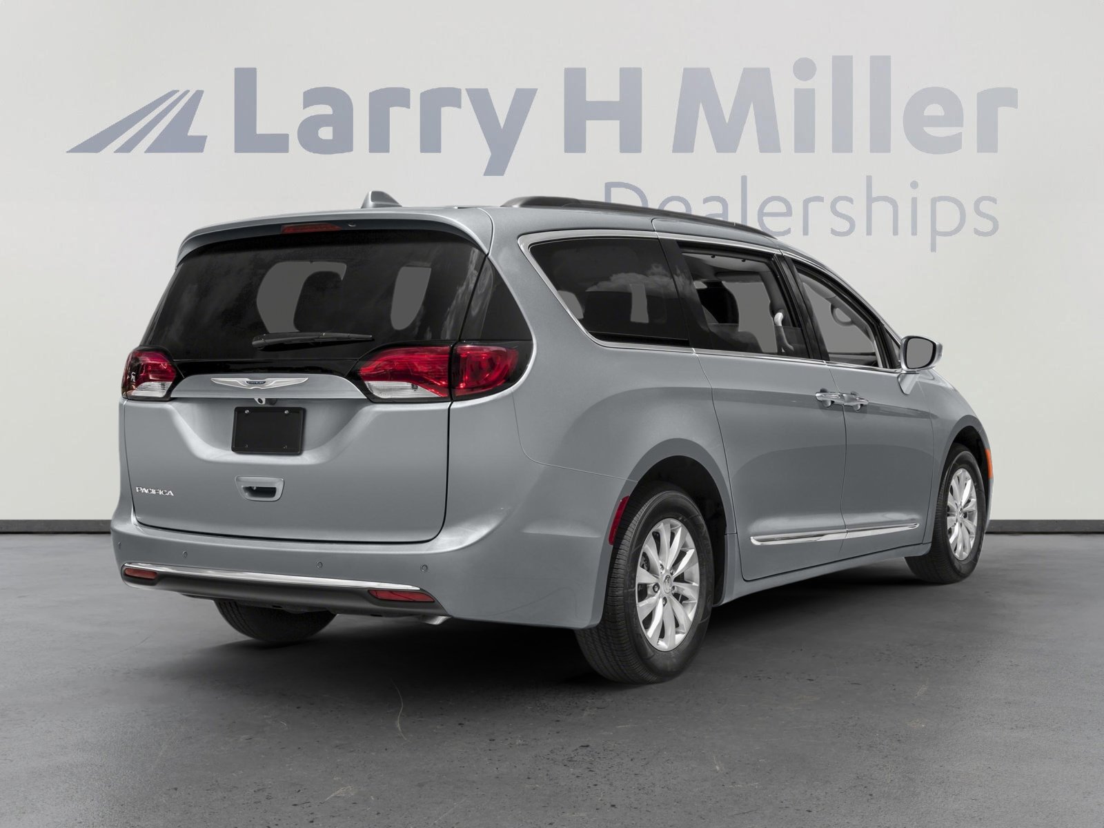 Used 2017 Chrysler Pacifica Touring-L image 2
