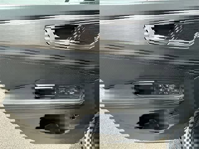 Used 2024 Volkswagen Atlas Cross Sport SE image 17