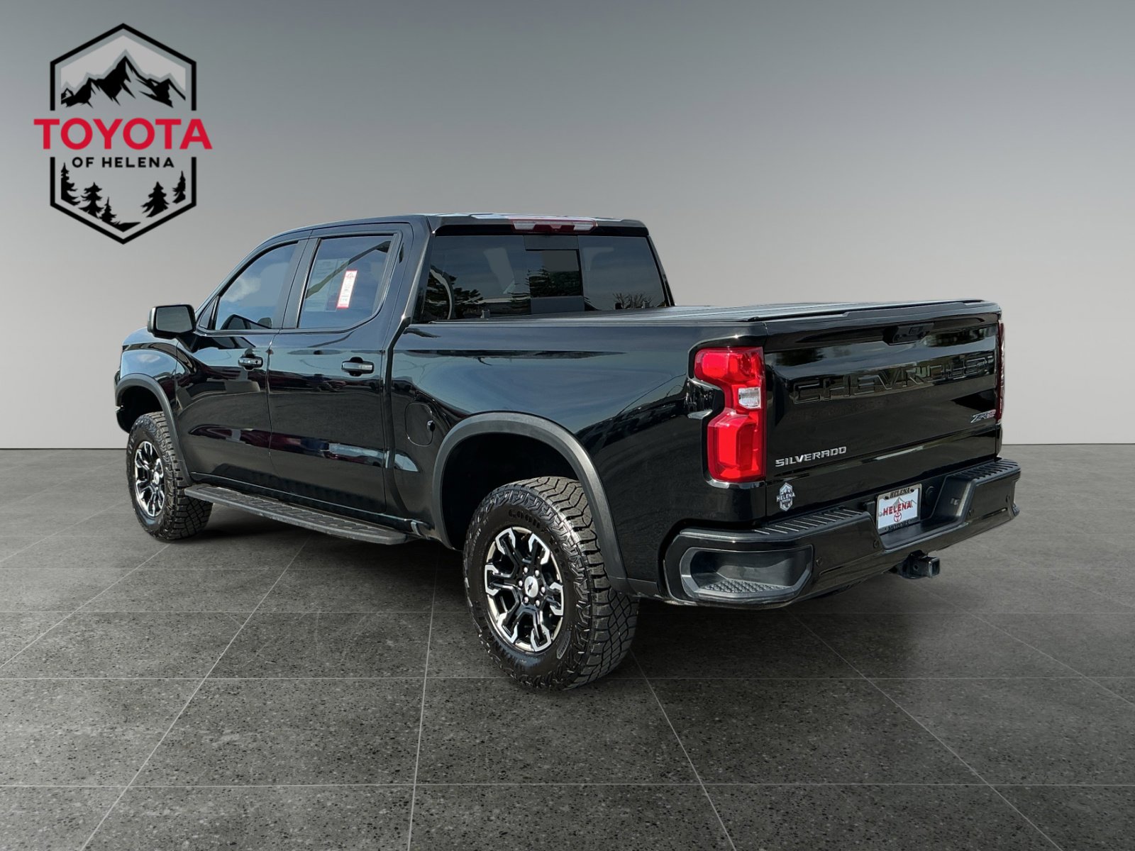 Used 2025 Chevrolet Silverado 1500 ZR2 AWD/4WD image 3