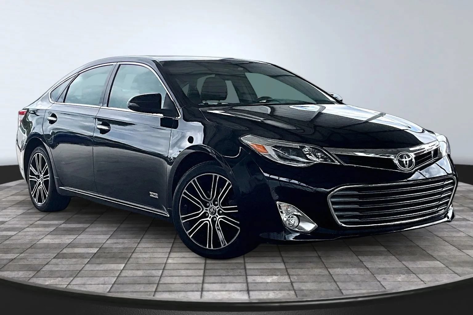 Used 2015 Toyota Avalon XLE Touring Sport Edition FWD image 3