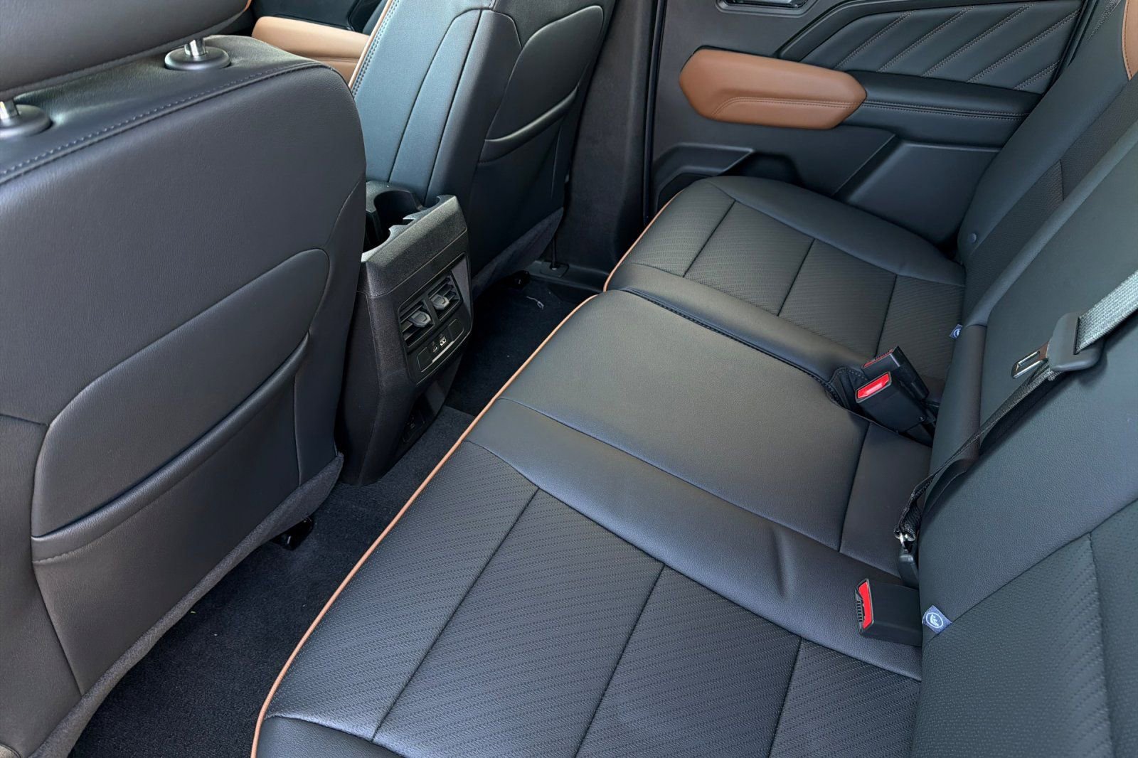 New 2026 GMC Canyon AT4 w/ Technology Plus Package AWD/4WD image 12