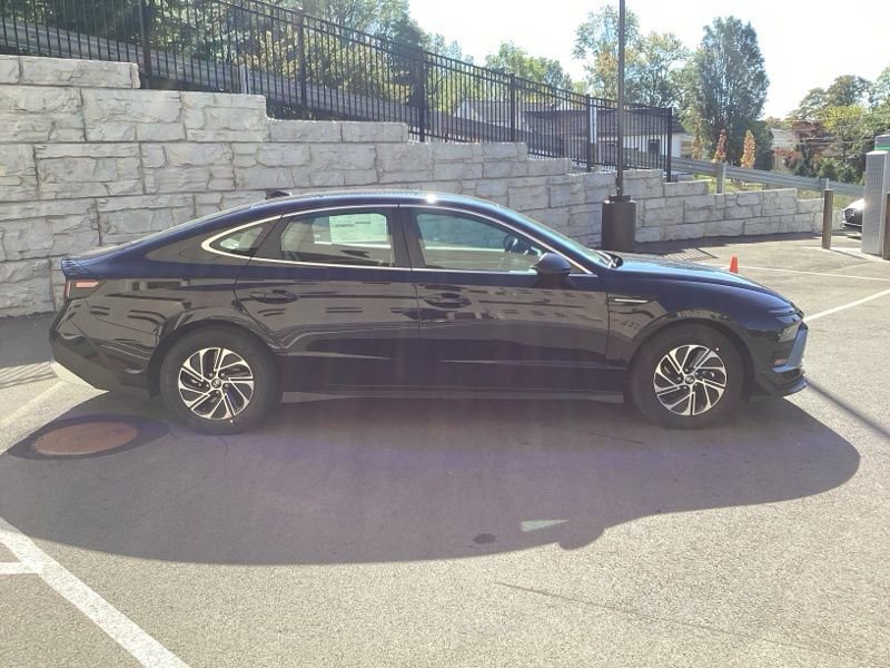 New 2026 Hyundai Sonata Blue FWD image 8