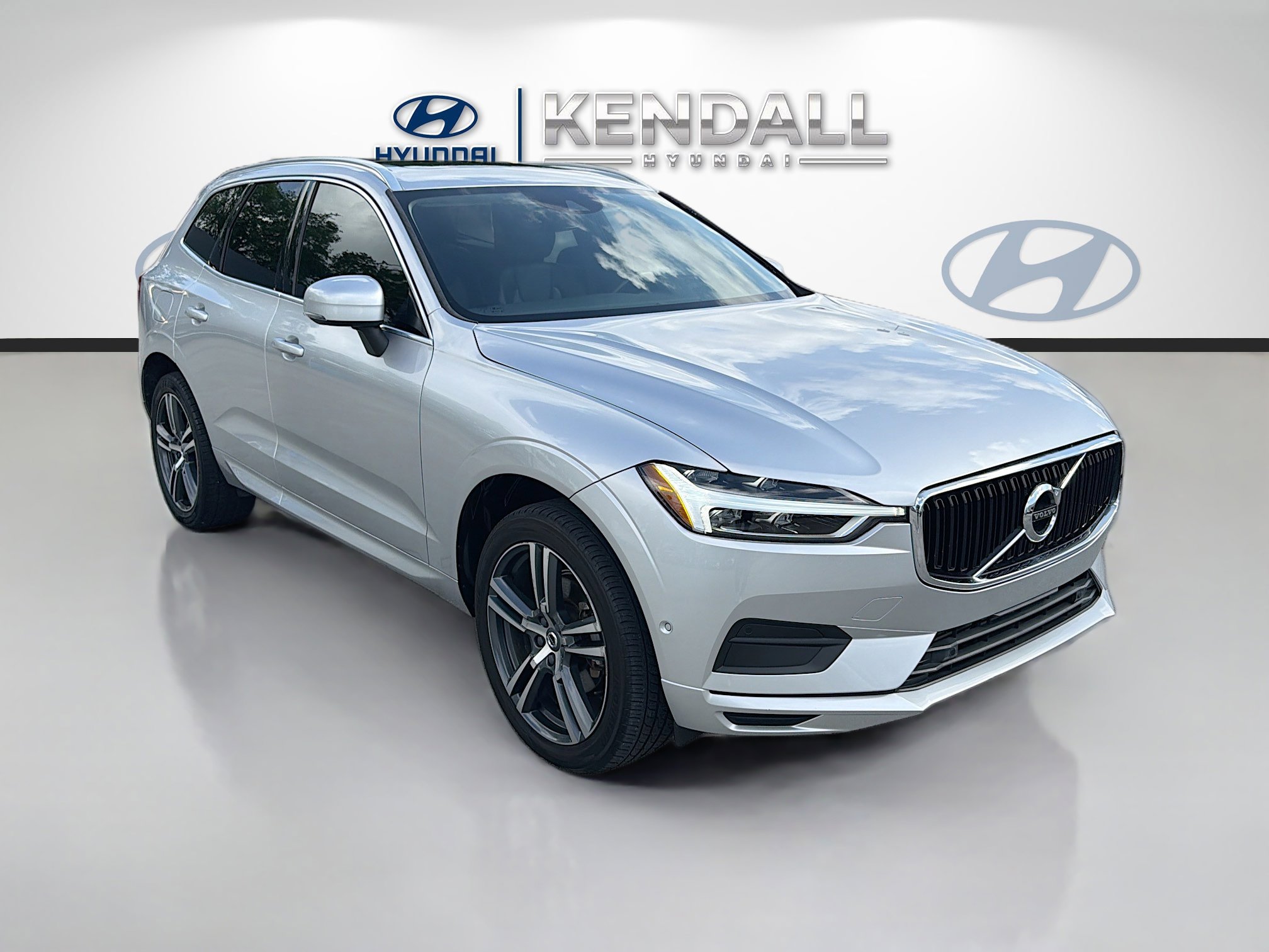 Used 2019 Volvo XC60 T5 Momentum w/ Premium Package