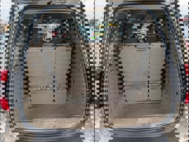 Used 2015 Chrysler Town & Country Limited Platinum image 22