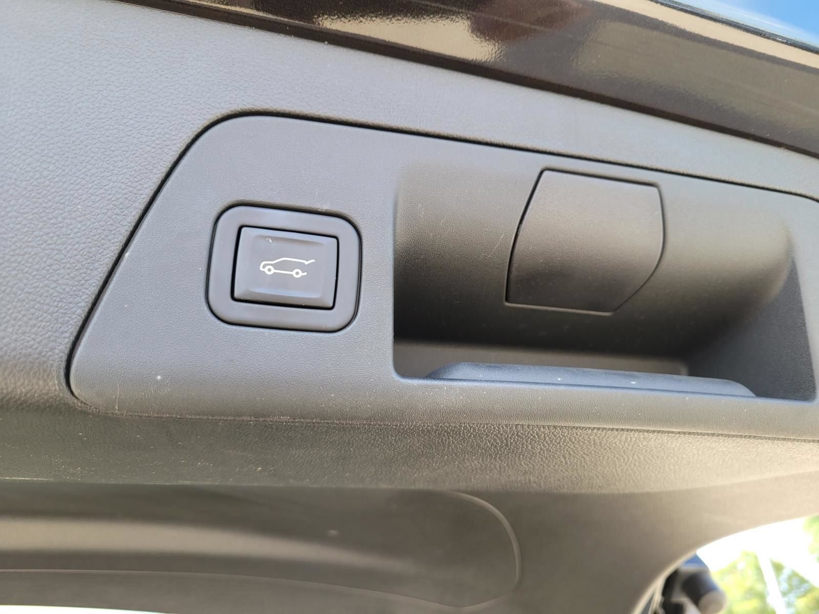 Used 2023 Buick Envision Essence w/ Sport Touring Package FWD image 13