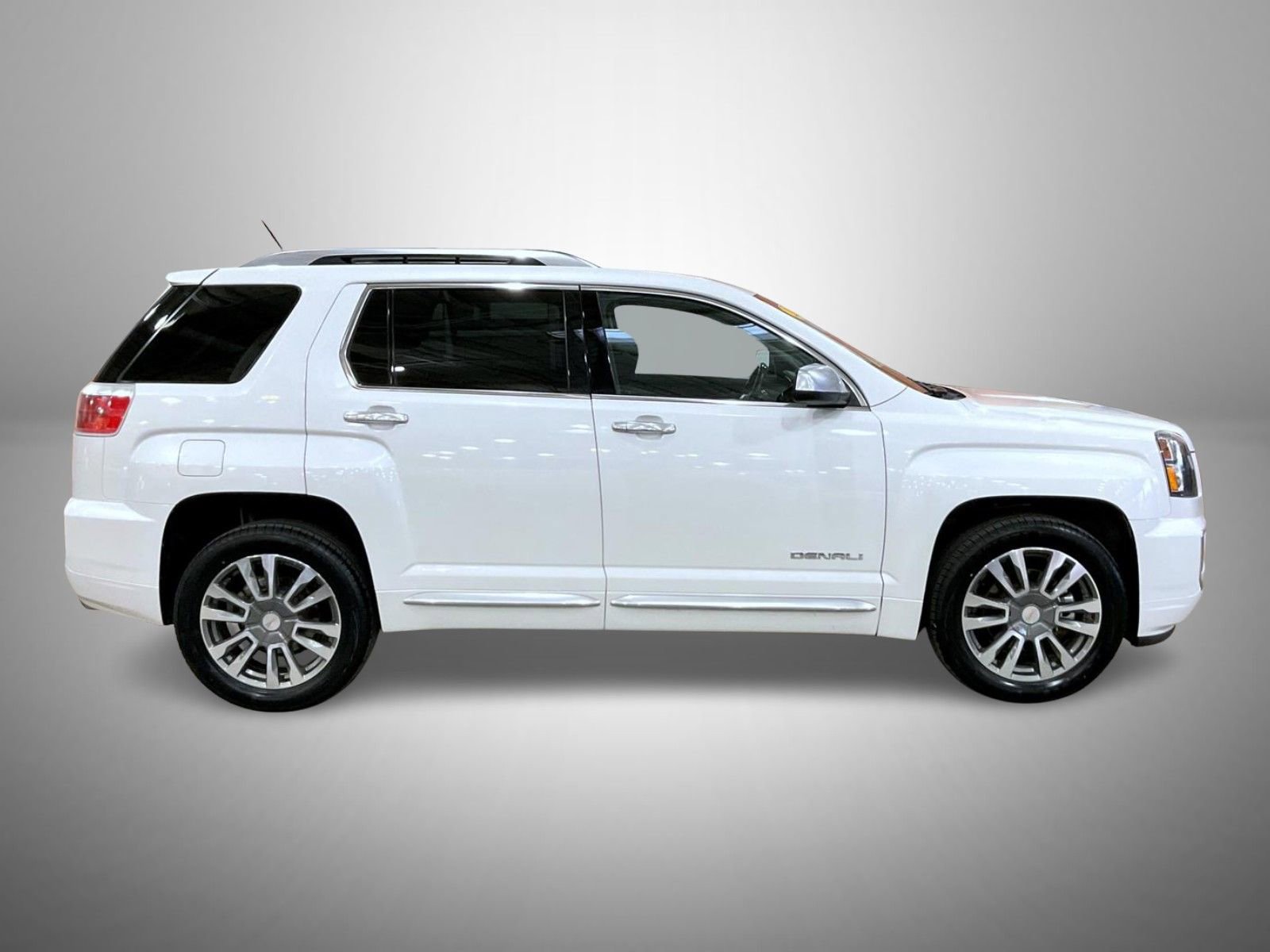 Used 2017 GMC Terrain Denali image 4