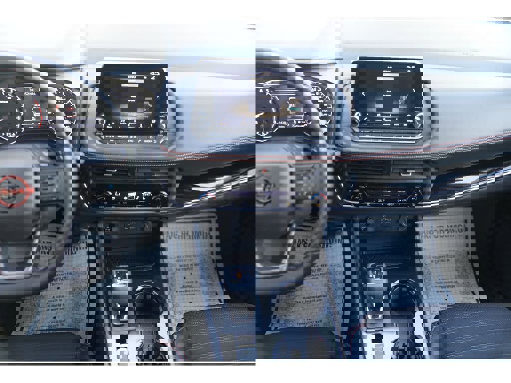 Used 2025 Nissan Rogue SV image 15