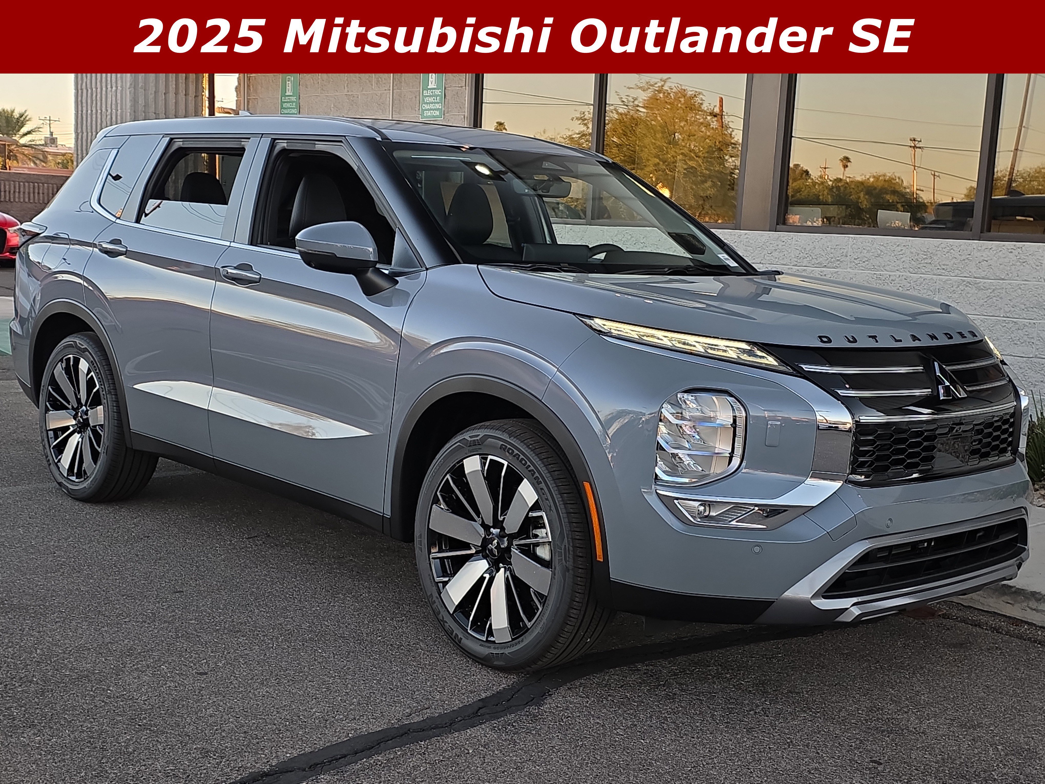 New 2025 Mitsubishi Outlander SE image 1