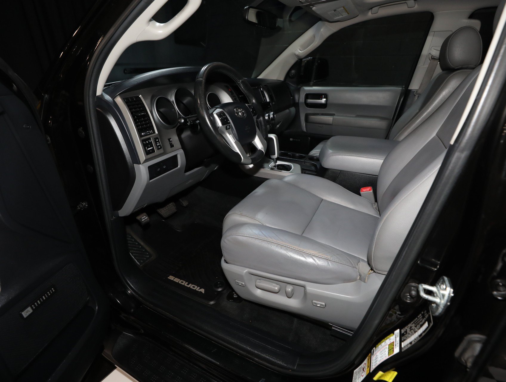 Used 2016 Toyota Sequoia Limited AWD/4WD image 3