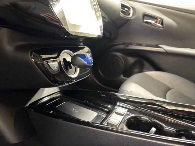 Used 2022 Toyota Prius Prime XLE FWD image 18