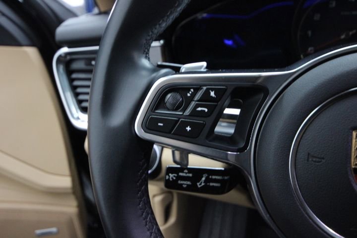 Used 2018 Porsche Panamera 4S image 19