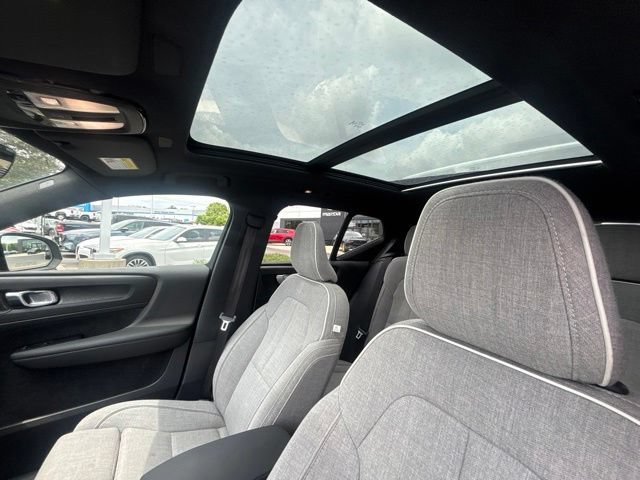 Used 2023 Volvo XC40 Recharge Ultimate AWD/4WD image 11