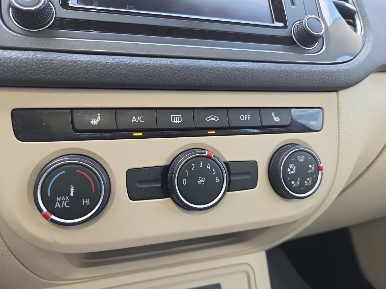 Used 2016 Volkswagen Tiguan SE image 28