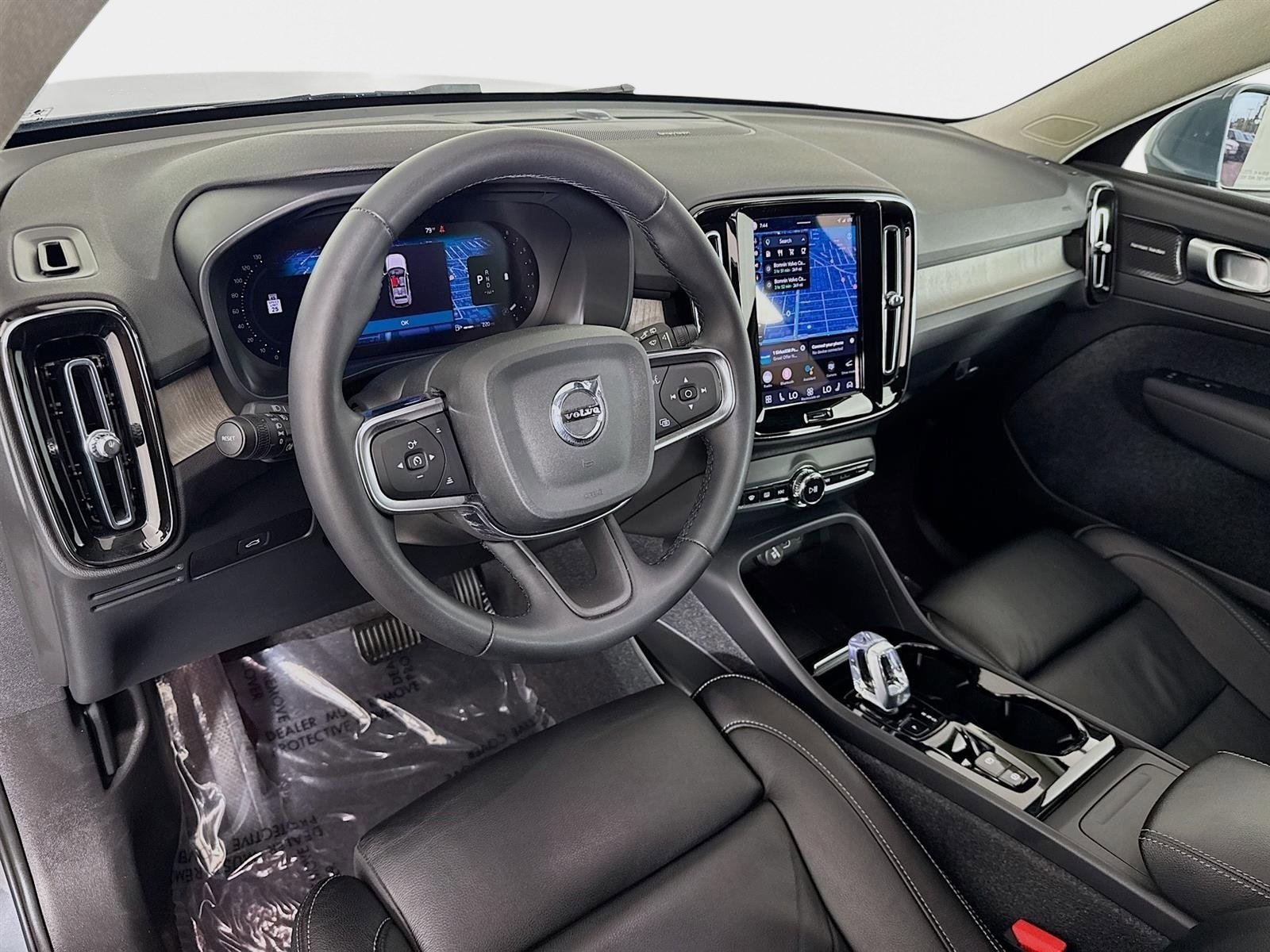 Used 2023 Volvo XC40 B5 Plus w/ Driver Assist Package AWD/4WD image 10