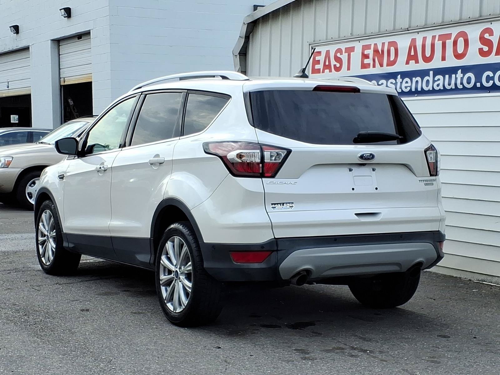 Used 2018 Ford Escape Titanium w/ Ford Safe & Smart Package FWD image 3