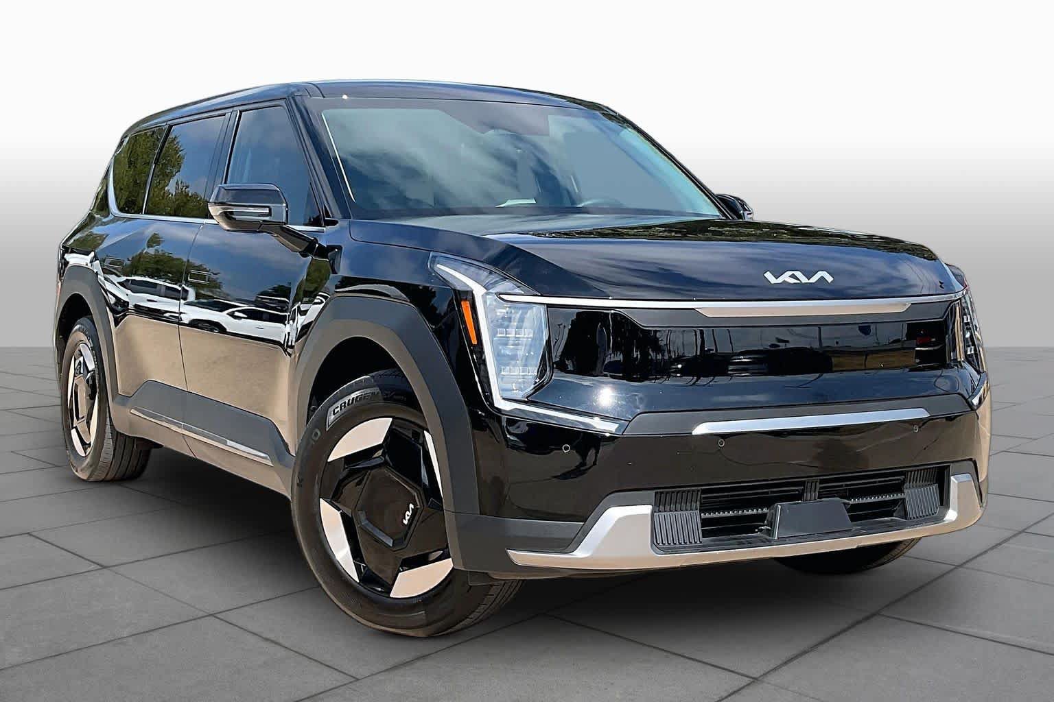 Used 2024 Kia EV9 Light Long Range RWD image 2