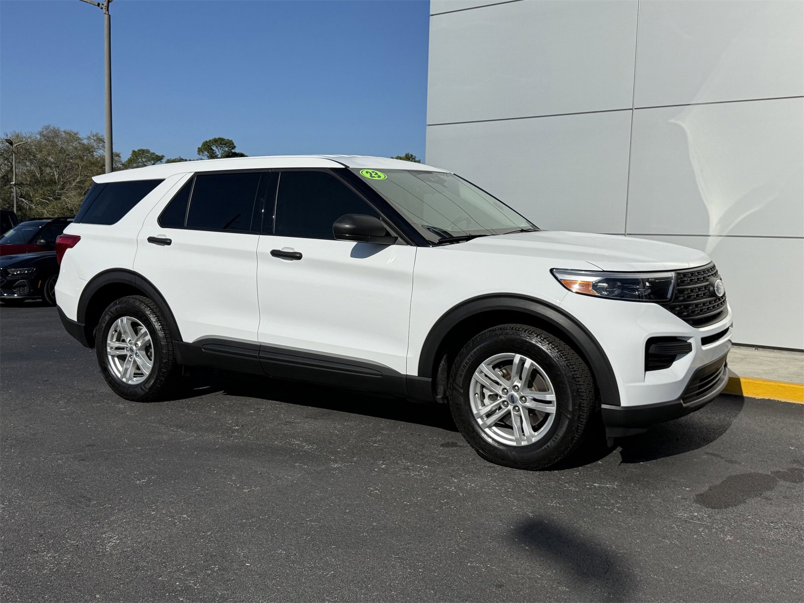 Used 2023 Ford Explorer 4WD image 2