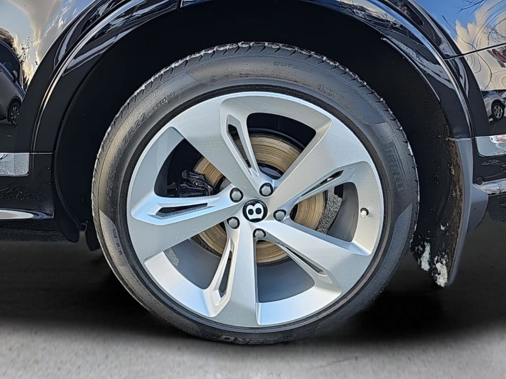 Used 2022 Bentley Bentayga image 18