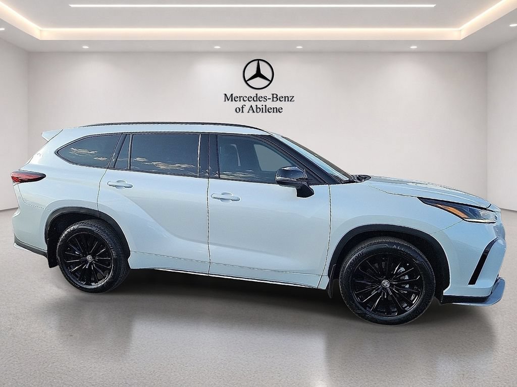Used 2024 Toyota Highlander XSE FWD image 9