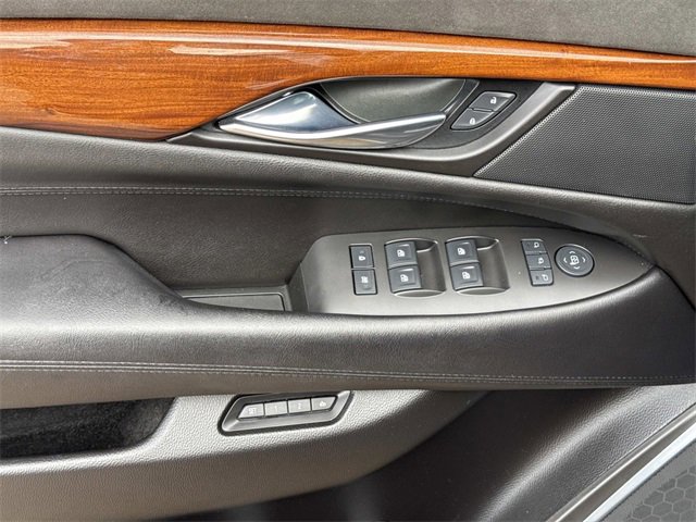 Used 2016 Cadillac Escalade Luxury image 11