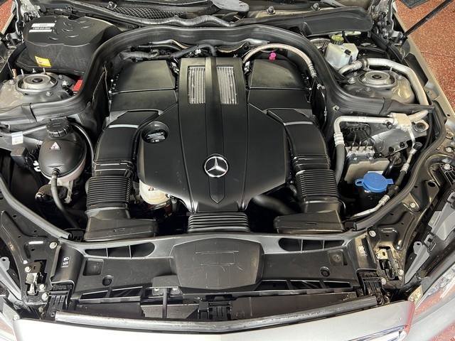 Used 2015 Mercedes-Benz E 400 4MATIC Sedan w/ Lighting Package image 12