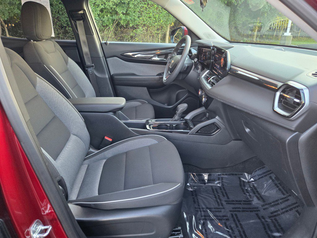 Used 2025 Chevrolet TrailBlazer LT FWD image 6