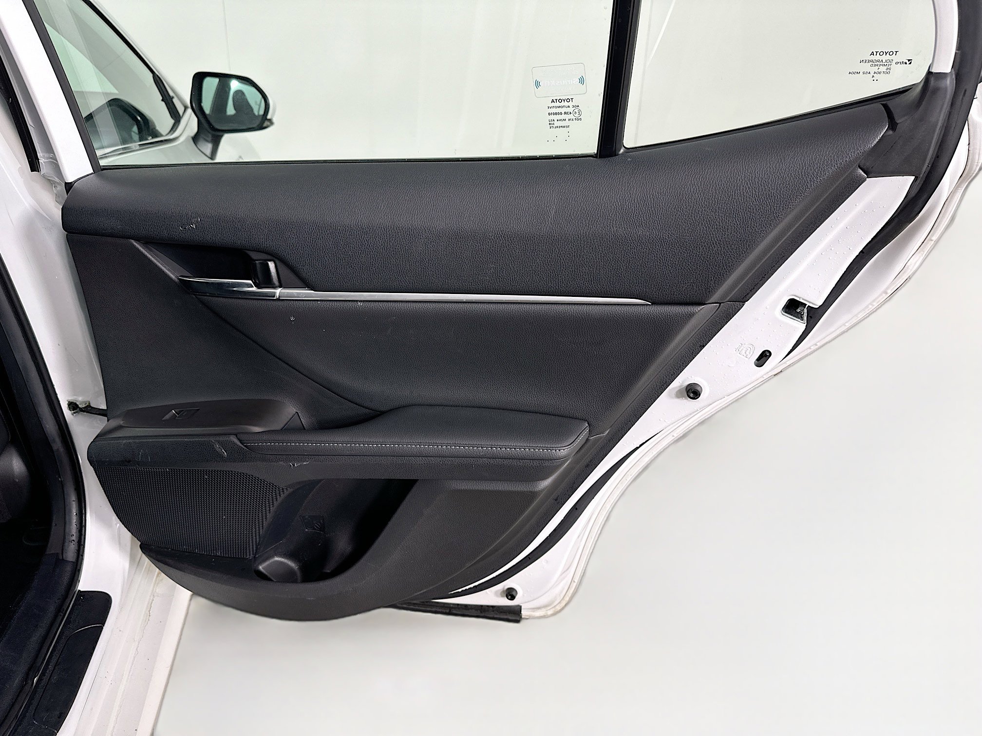 Used 2021 Toyota Camry XLE w/ Navigation Upgrade Package image 30