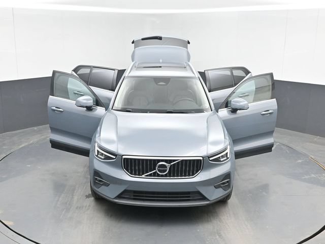 Used 2023 Volvo XC40 B4 Ultimate FWD image 46