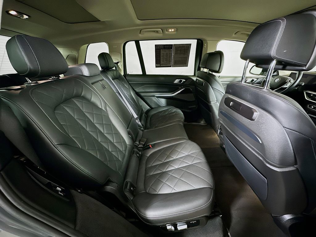 Used 2024 BMW X7 xDrive40i image 11