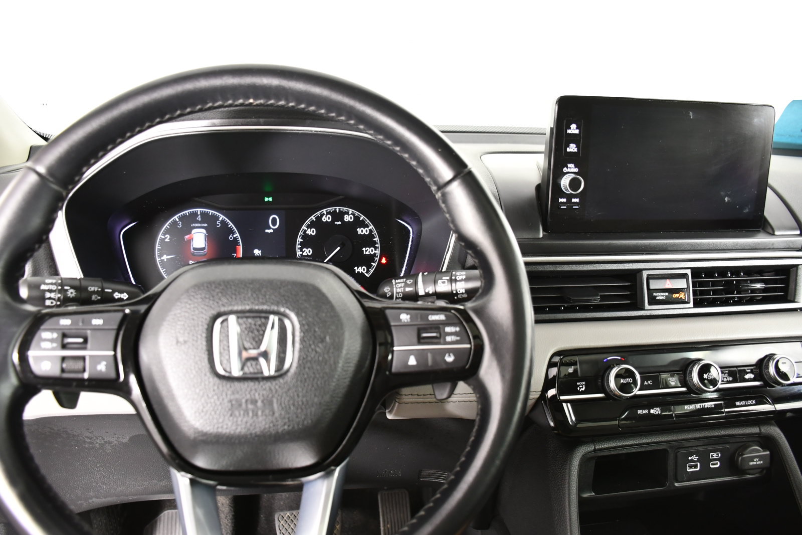 Used 2025 Honda Pilot Touring image 16