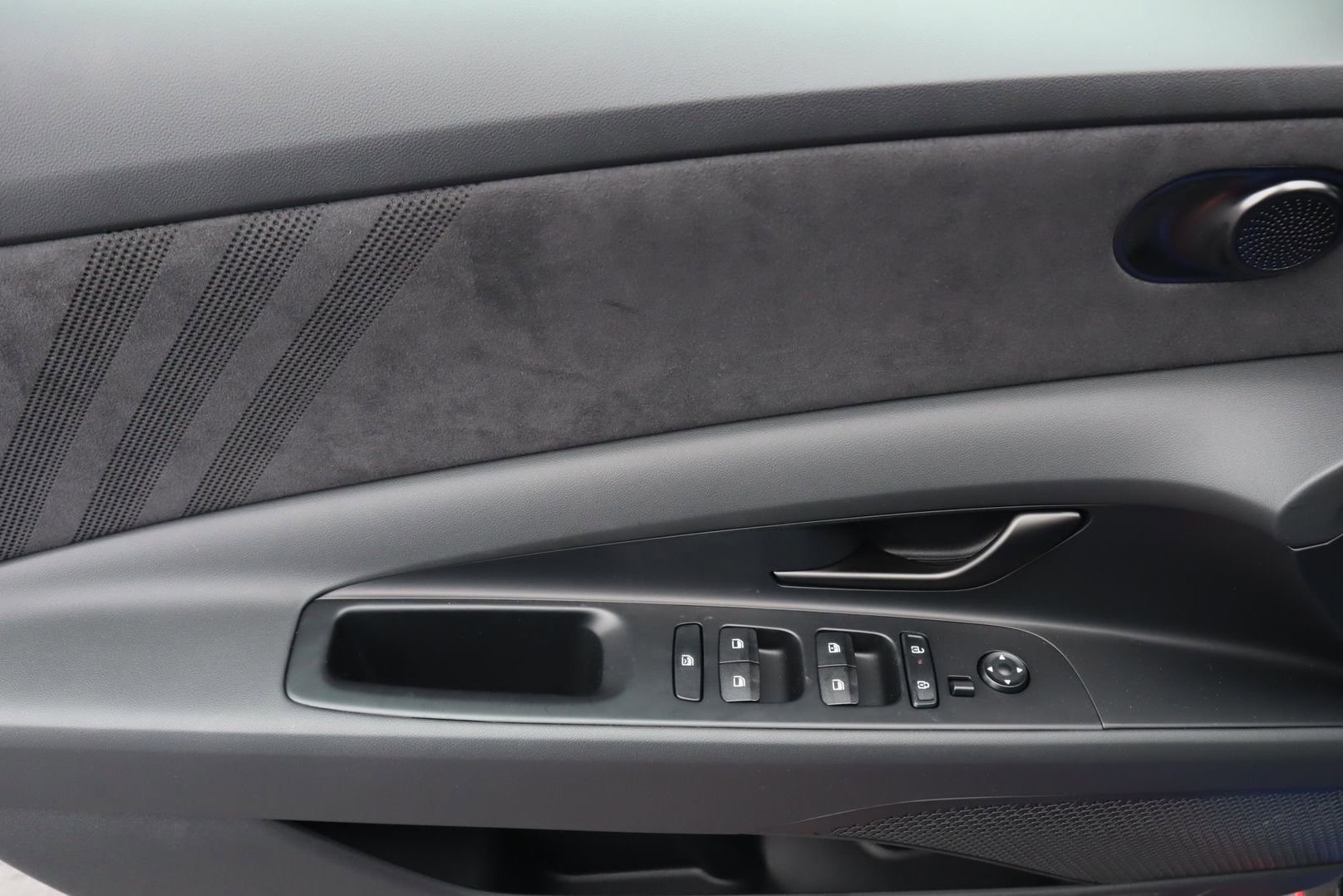 New 2025 Hyundai Elantra N FWD image 22