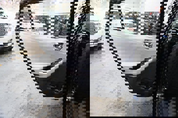 Used 2020 Hyundai Ioniq Limited image 22